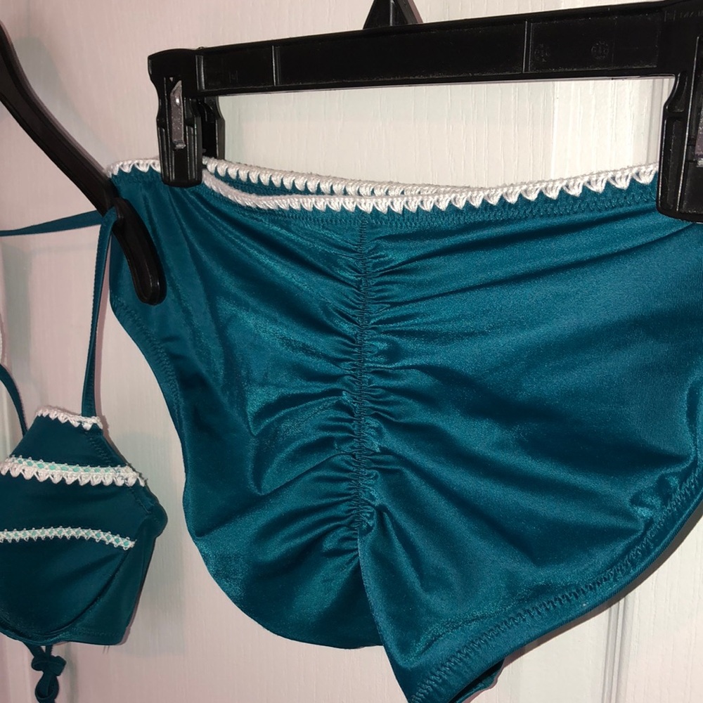 bikini - Picture 3 of 6